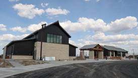 Bradley, 315 restaurateur signs lease