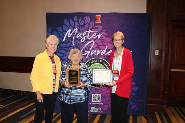 Lee County volunteers recognized with Teamwork Award at 50th anniversary Master Gardener conference 