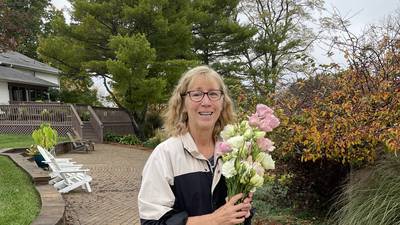 Flower arranging workshop in Henry draws local youth, adults