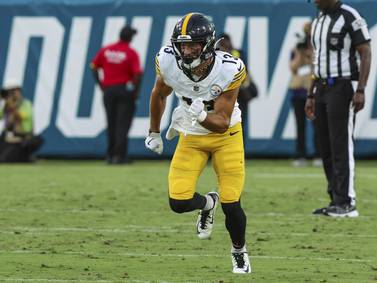Chicago Bears sign two veterans, two rookie tryout players after rookie minicamp