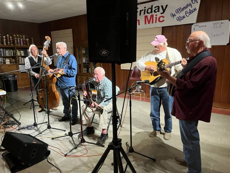 Jerry Tice performed at last month’s First Friday. He was accompanied by Mike Bratt on bass, Larry Wallace on dobro, John Lindblade on guitar, and Tim Laurence on banjo.