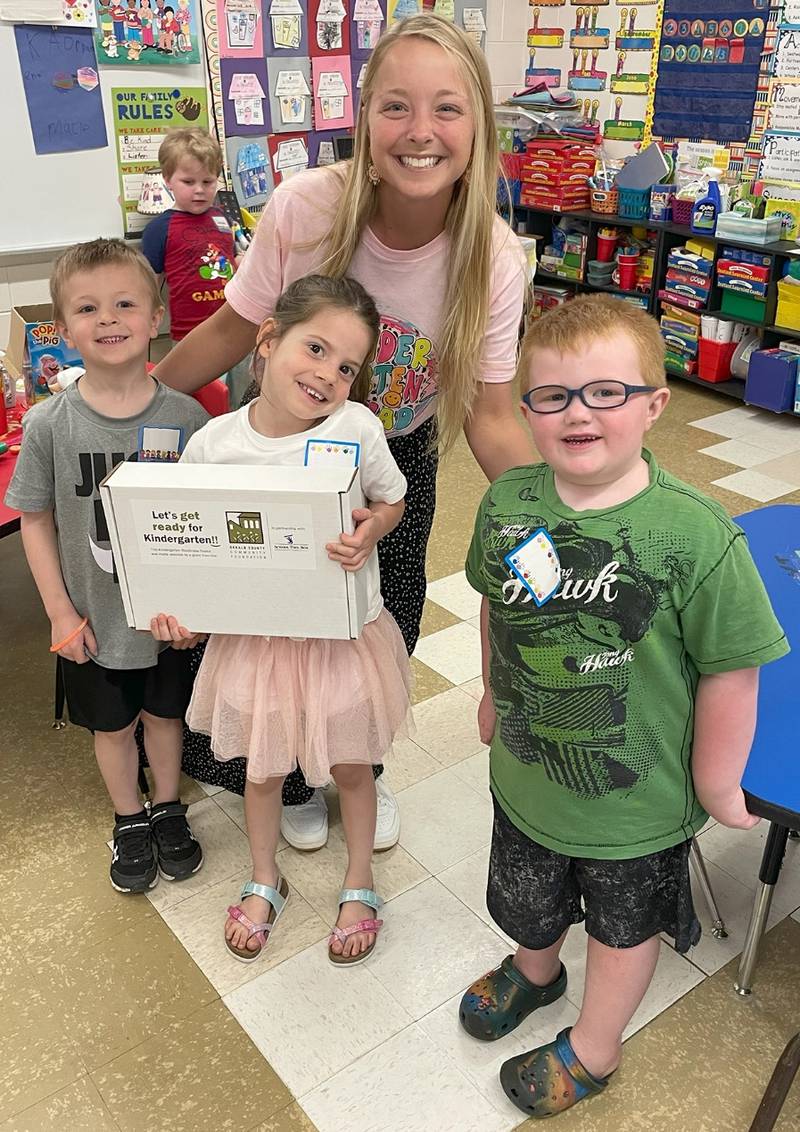 Sandwich Elementary School preschool students receiving kindergarten readiness toolkits