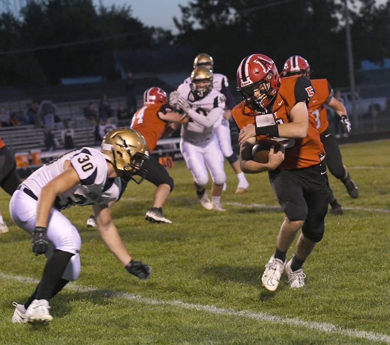 Amboy's Landon Whelchel gets ready for contact with Hiawatha's Cooper Fisher on the Clippers' opening drive for a touchdown on Friday. Sept 30.