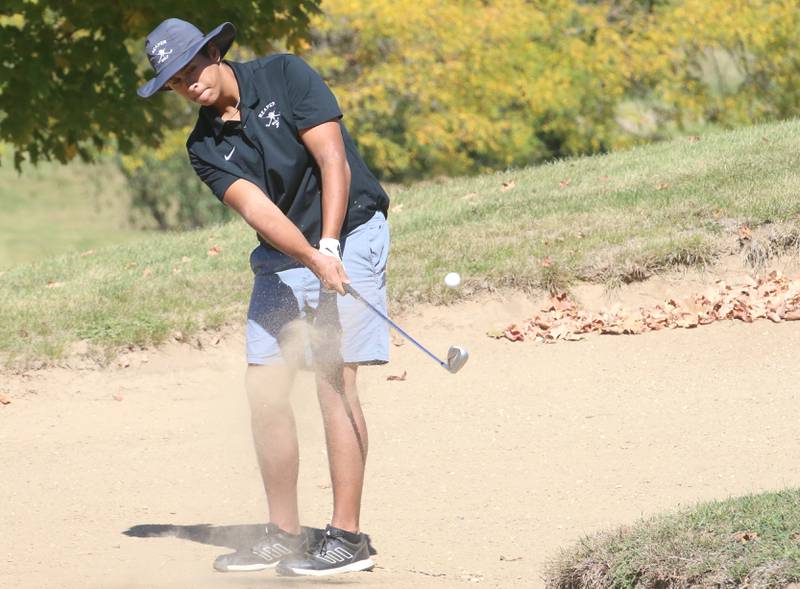 Plano's Braden Lee gets out of the bunker on the 10th hole during the Class 2A Regional golf meet on Wednesday, Oct. 2, 2024 at Senicas Oak Ridge Golf Club in La Salle.