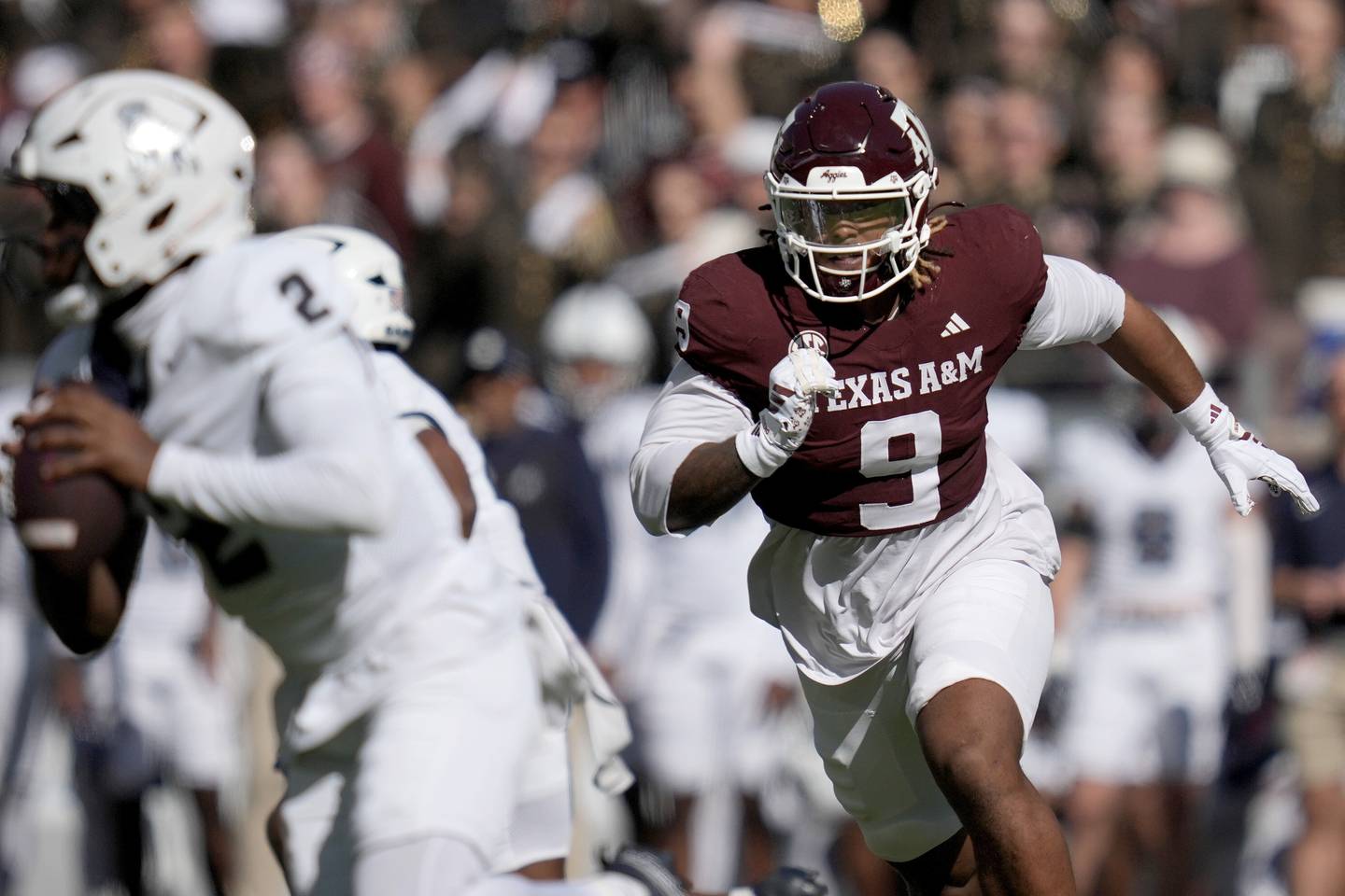 Texas A&M defensive end Cashius Howell (9) rushes Samford quarterback Quincy Crittendon (2) during the first quarter of an NCAA college football game Saturday, Nov. 22, 2025, in College Station, Texas. (AP Photo/Sam Craft)