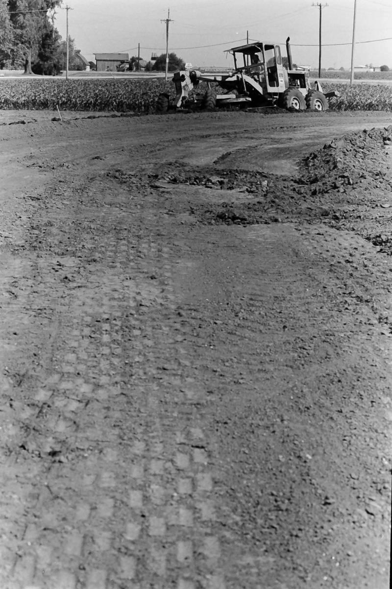 Crews clear land for the Illinois Valley Regional Airport on June 10, 1985 in Peru.