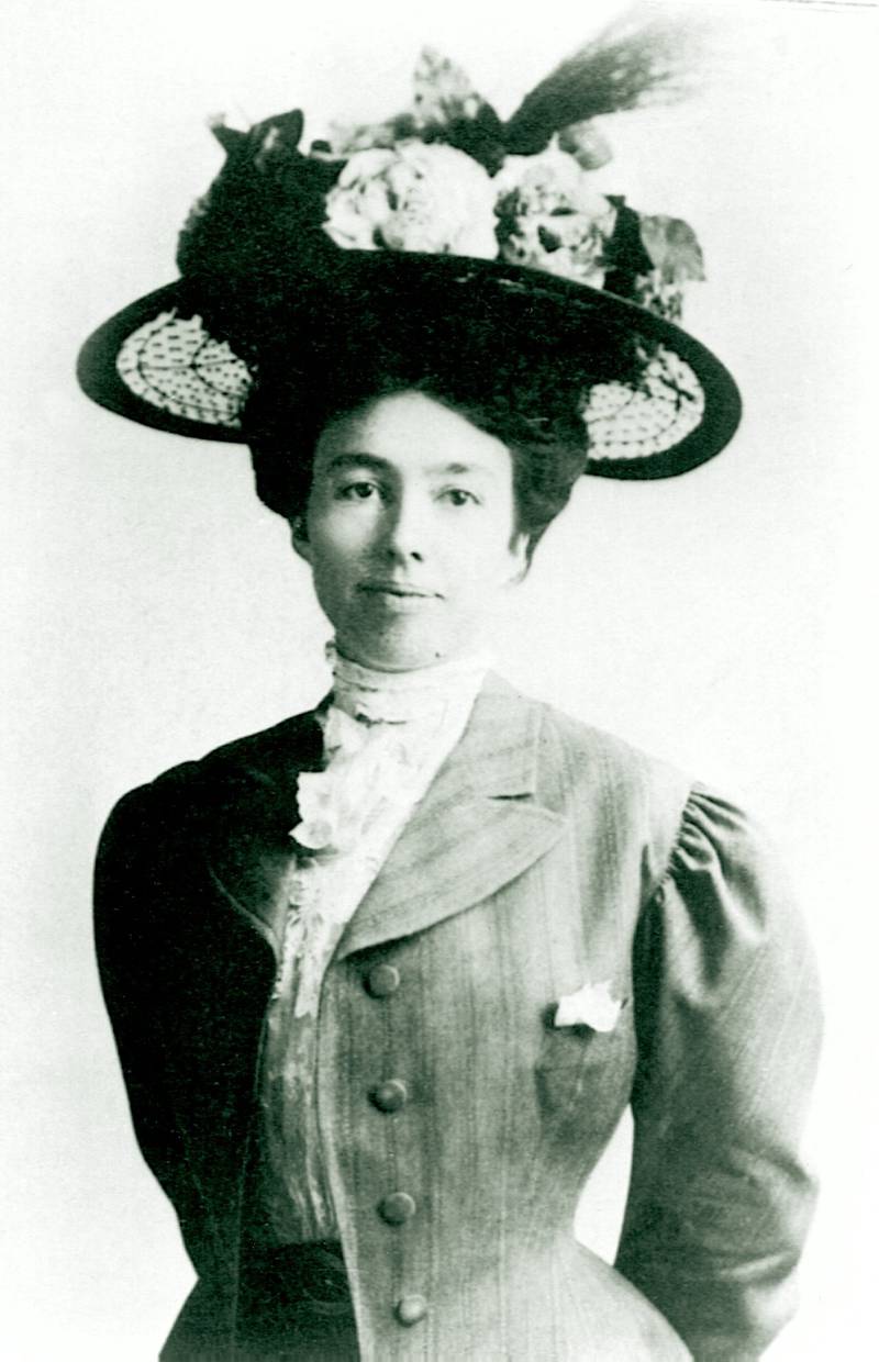 Myrtle Norton (1879-1971) married Charles R. Walgreen in 1902.