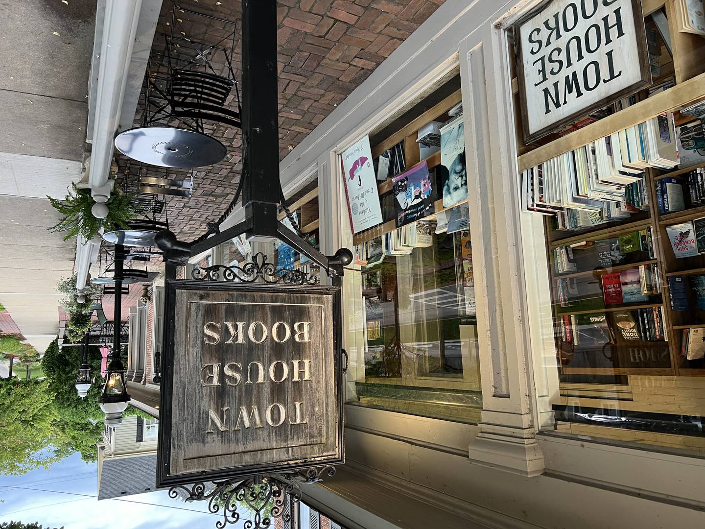 Town House Books in St. Charles