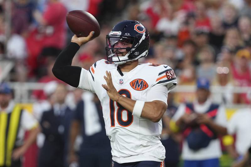Chicago Bears quarterback Caleb Williams throws during the first half of a preseason NFL football game against the Kansas City Chiefs Friday, Aug. 22, 2025, in Kansas City, Mo. (AP Photo/Ed Zurga)