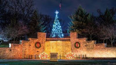 Daily driving tour opens for Festival of Lights transforming Phillips Park