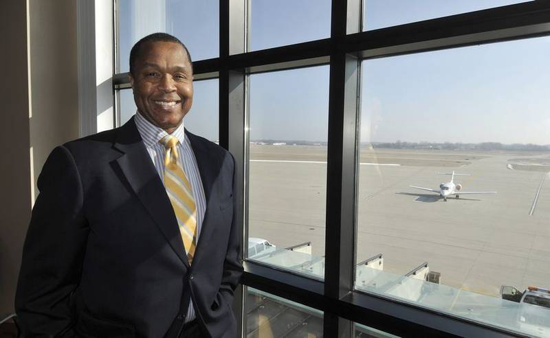 Stephen Davis is stepping down as chairman of the DuPage Airport Authority board.