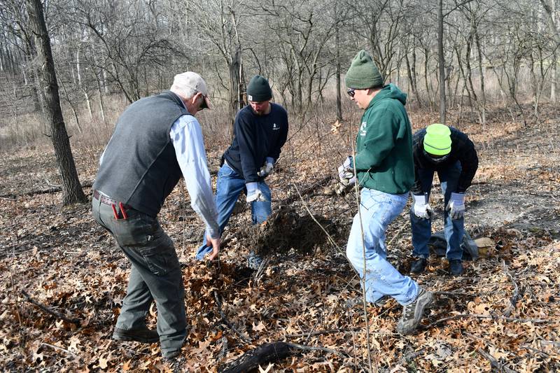 Sign up for a volunteer program, pick up trash, recycle a bike or learn how to upcycle during Forest Preserve District of Will County Earth Day month programs in April.