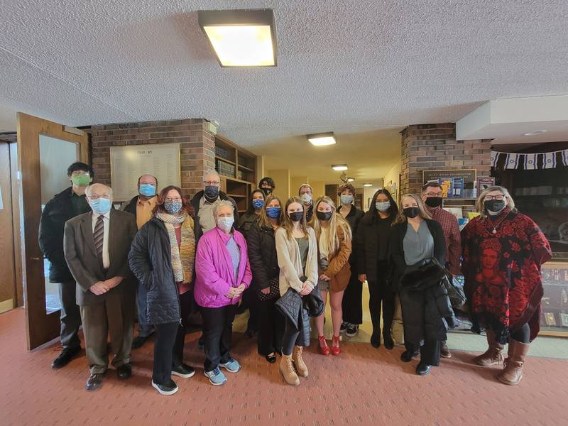 ‘The Diary of Anne Frank’, Cast Members and Families with Rabbi Jenny Steinberg Kuvin and Rabbi Emeritus Charles Rubovits.