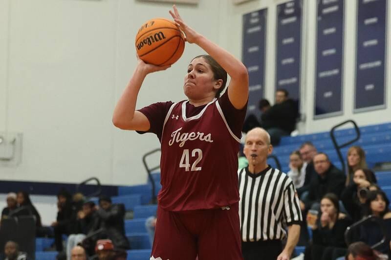 Plainfield North’s Isabella Koldoff takes the outside shot against Plainfield South on Thursday, Jan 9, 2025.
