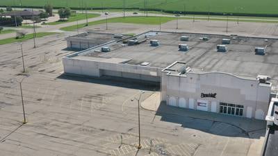 Boutique returns to Peru Mall for holidays, another temporarily closes