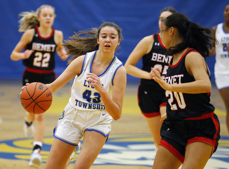 Lyons' Emma O'Brien (43) drives to the basket  during the girls varsity basketball game between Benet Academy and Lyons Township on Wednesday, Nov. 30, 2022 in LaGrange, IL.