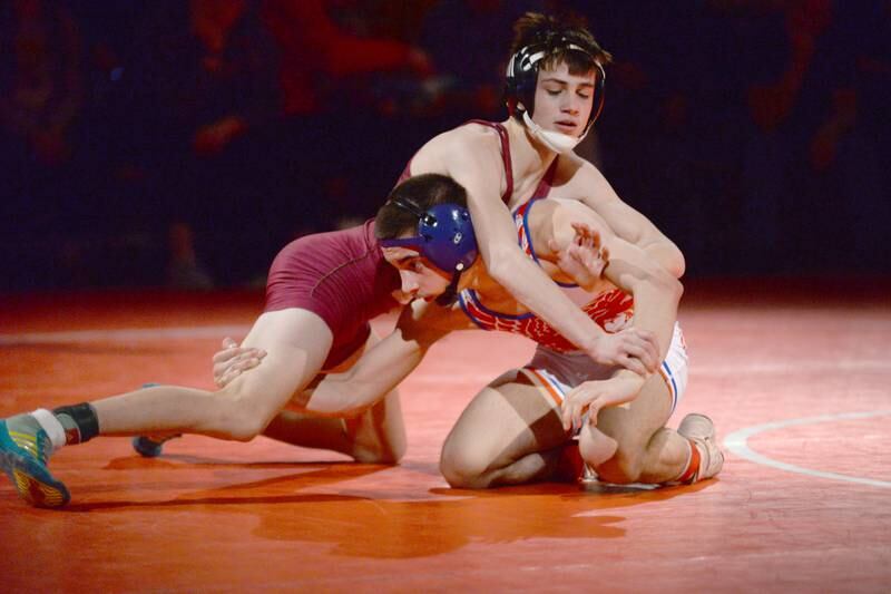 Oregon’s Josiah Perez and Dakota’s Brandon White wrestle at 113 pounds in the third place match at the 1A Oregon Regional on Saturday, Feb. 15, 2025.