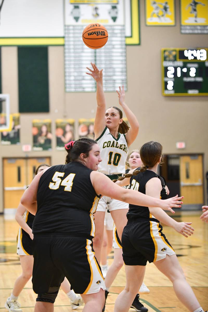 Coal City's Kylee Kennell shoots the ball Monday, Feb. 3, 2025, during the Coalers' victory over Herscher at Coal City High School.