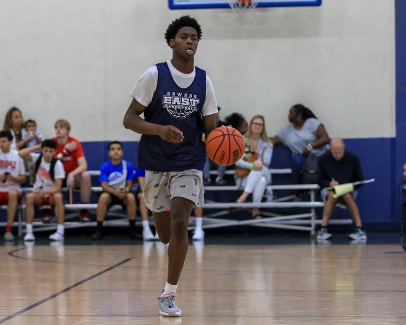 Oswego East's Mekhi Lowery (50) advances the ball in their game vs Lane Tech at the Riverside-Brookfield Shootout. June 18, 2022.