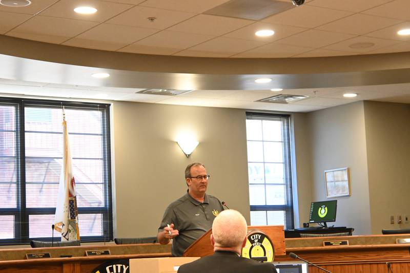 Peru Mayor Ken Kolwoski speaks during Wednesday's OSF meeting in Peru.