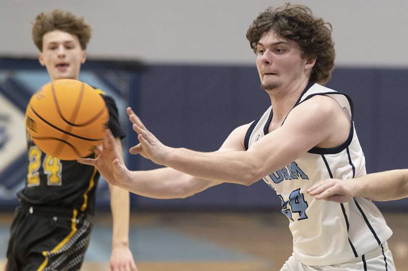Bureau Valley’s Landen Birdsley makes a pass against Riverdale Wednesday, Feb. 26, 2025, at the Class 2A Regional semifinal at Bureau Valley High School.