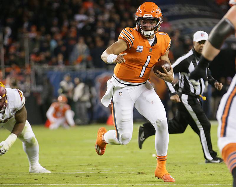 Chicago Bears quarterback Justin Fields takes off on a run against the Washington Commanders on Thursday, Oct. 13, 2022 at Soldier Field.