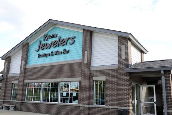 Nearly $16K in gold jewelry stolen from Batavia store in bold heist