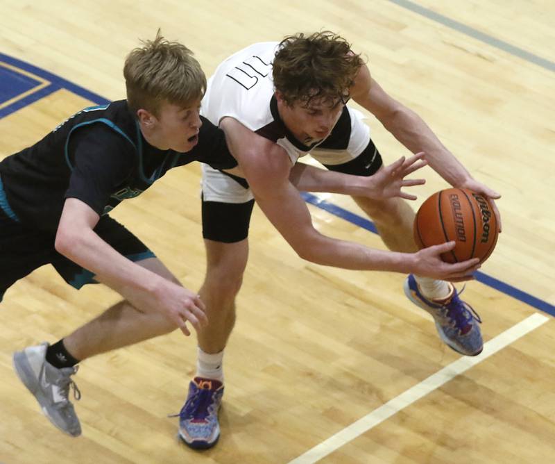 Photos Prairie Ridge vs. Woodstock North in a IHSA Class 3A boys basketball regional boys