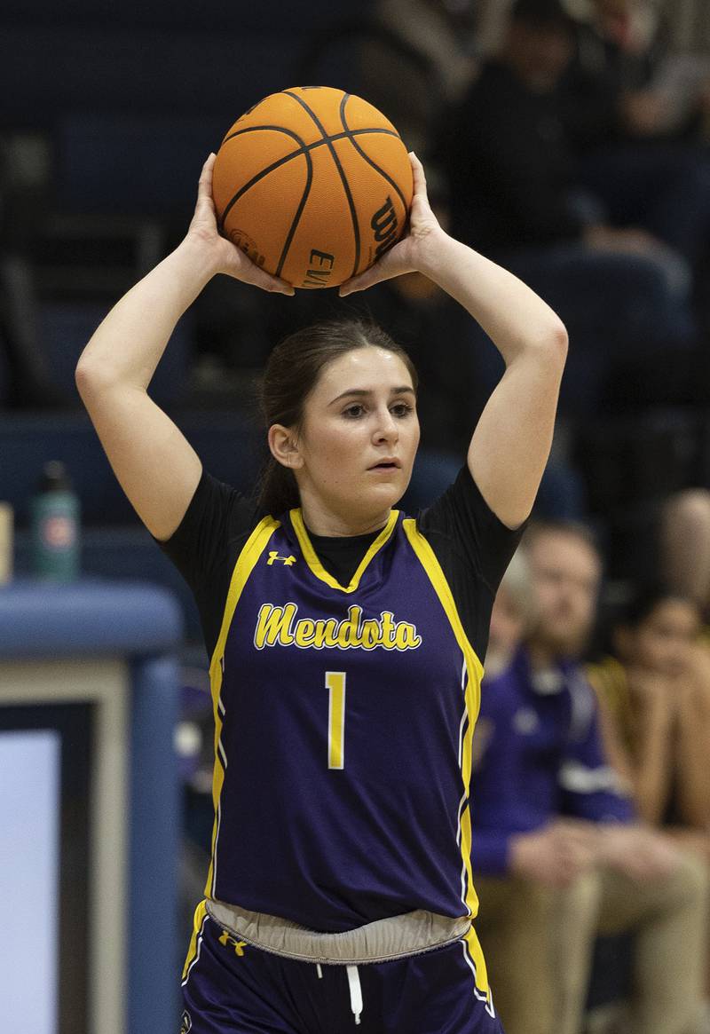 Mendota’s Ava Eddy looks to pass against Newman Thursday, Jan. 23, 2025.