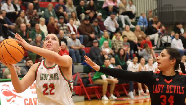 L-P scores inside and outside as Cavs pull away from Hall in second half