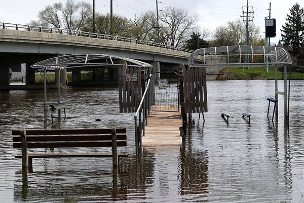 Chain O’Lakes, upper Fox River reopen for boating after weeks of flooding