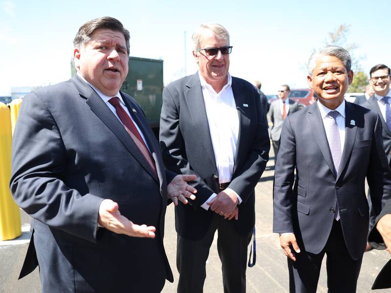 Pritzker touts state’s advances in clean energy in visit to Bolingbrook