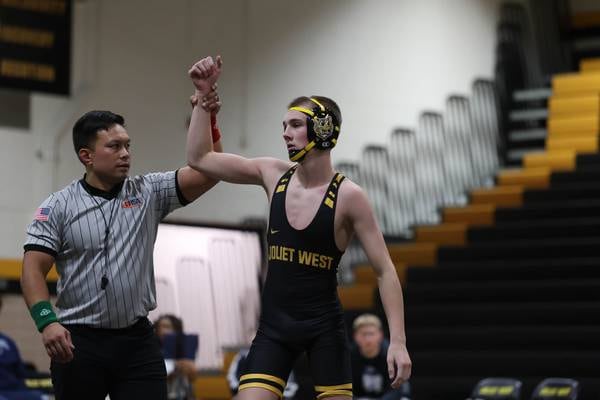 Joliet West wrestlers roll past Plainfield South for 26th straight SPC East dual win