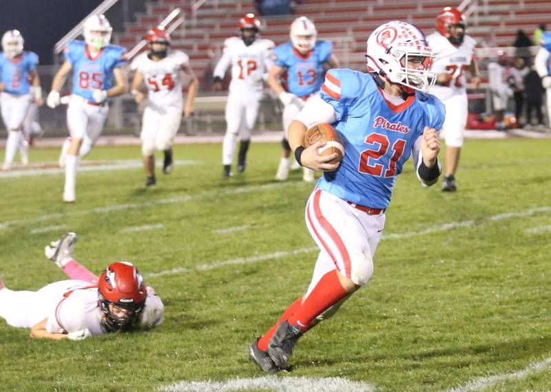 Ottawa's Wes Weatherford runs in all alone to score a touchdown against Granite City on Friday, Oct. 24, 2025 on Kingman Field at Ottawa High School.