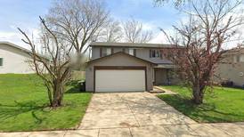Single-family home sells for $580,500 in Woodridge