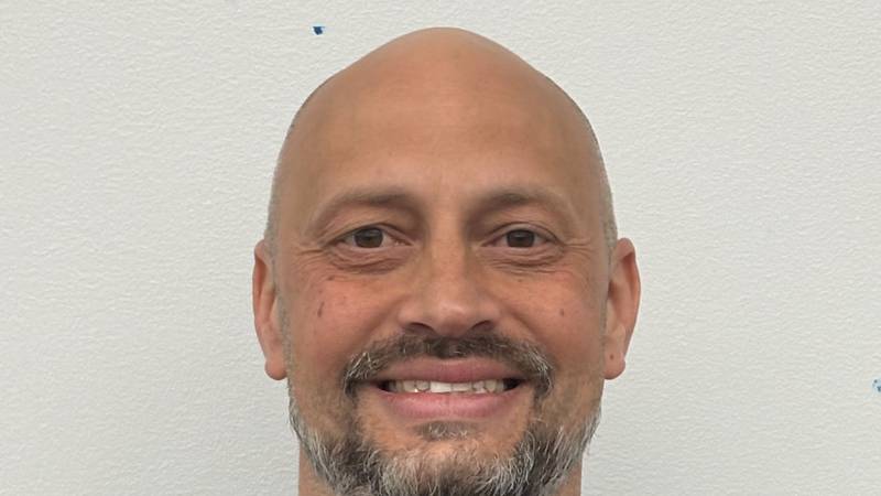 Oswego East hires Brian Johnson as next boys basketball coach