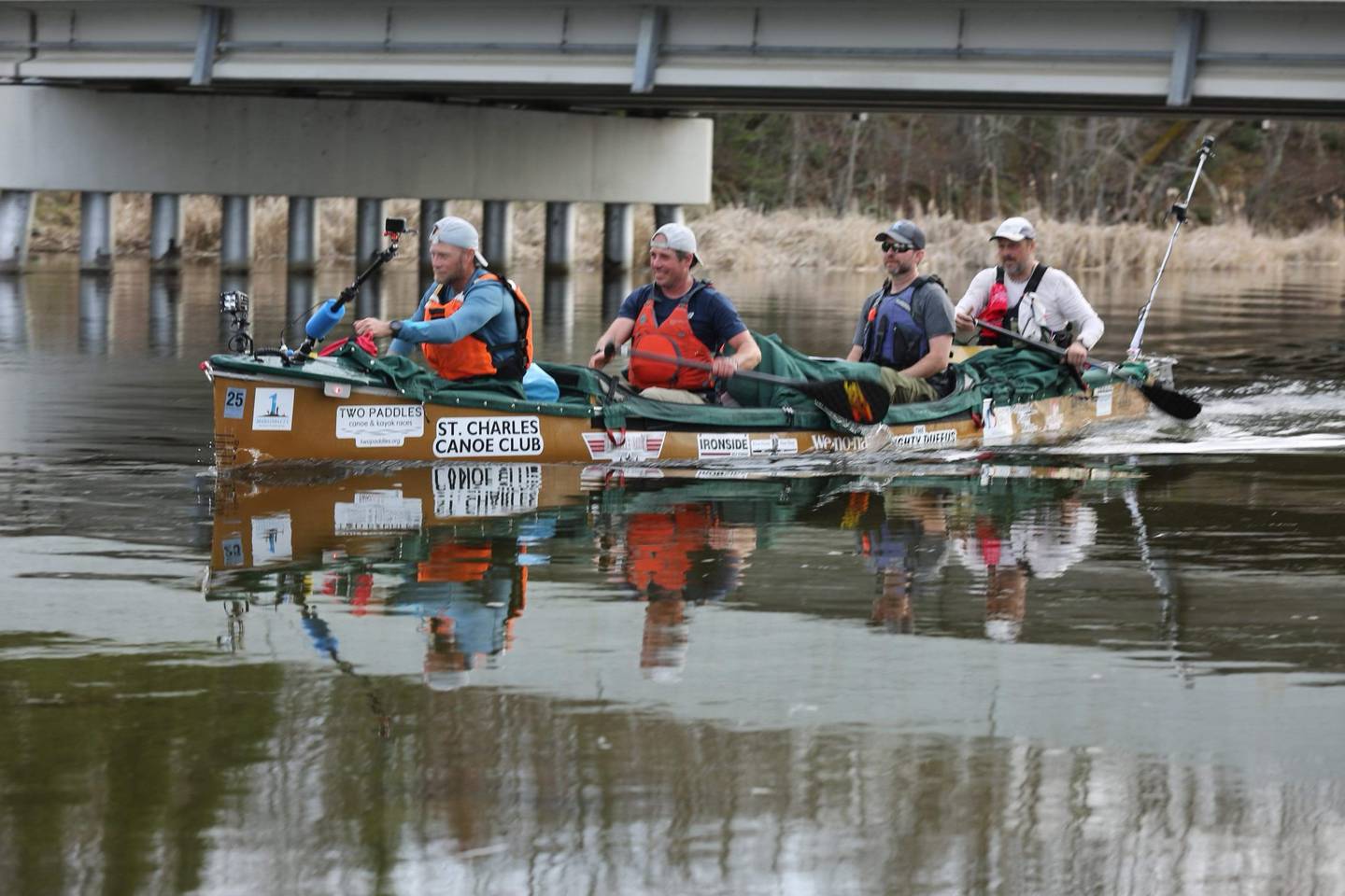 The Mississippi Speed Record team consisted of Paul Cox, Judd Steinbeck, Scott Miller, and Yorkville-native Wally Werderich. Here, they embark upon their 2023 journey down the Mississippi River in the river’s upper section along the Minnesota border. A supporting crew of 28 people coordinated supplies from the riverbank to a trailing safety boat, ensuring the fastest time down the river.