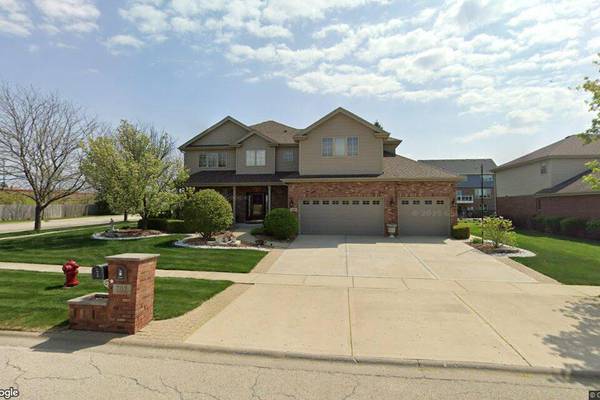 Single-family home sells in New Lenox for $615,000