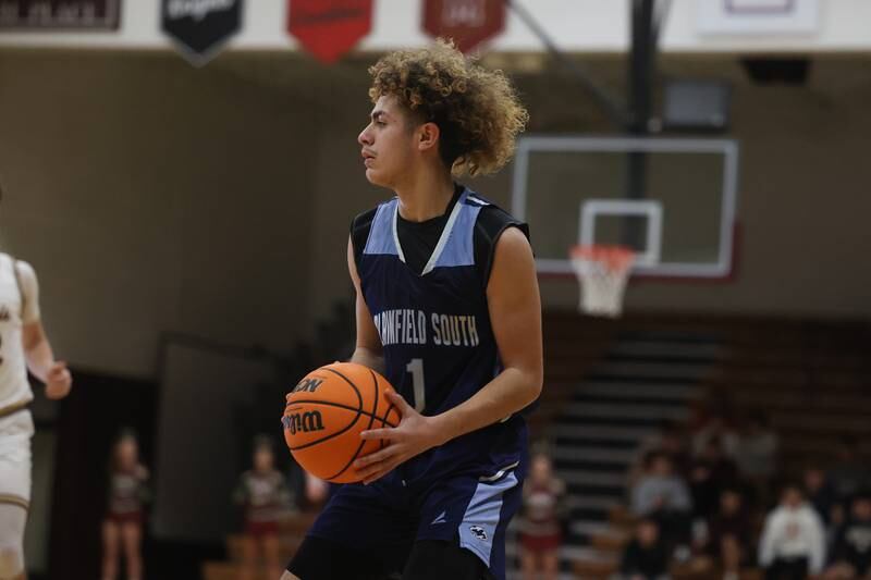 Plainfield South’s Jeremiah Huerta looks for a play against Morris on Wednesday, Jan 29, 2025 in Morris.