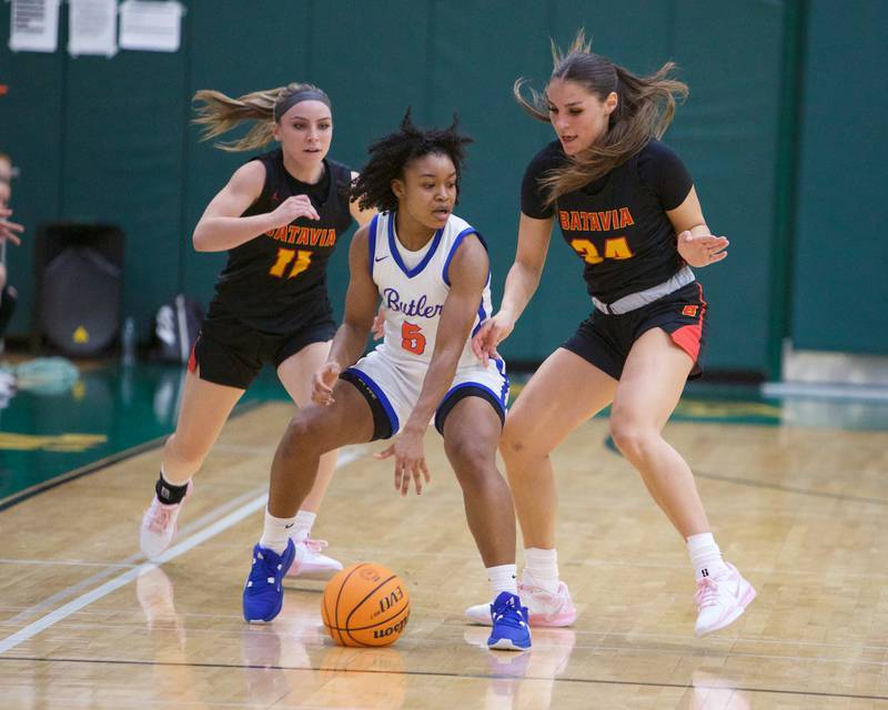 Batavia's Kaidyn King (11) and Hallie Crane (24)pressure Butler's Cyra Conwell during the Dave Yates Chicagoland Showcase on Saturday, Dec7,2024 at Fremd in Palatine.