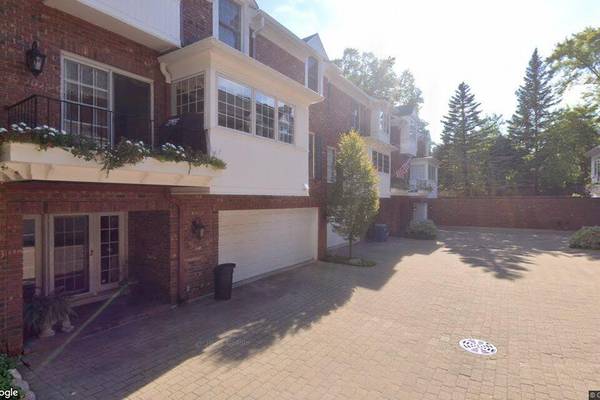 Condominium in Hinsdale sells for $1.33 million