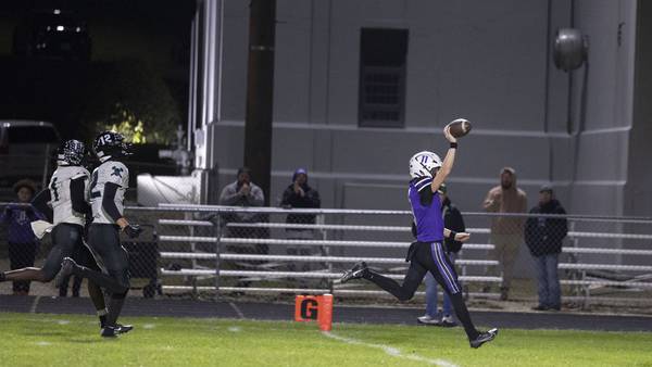 Dixon rolls past Woodstock North in Class 4A first-round game