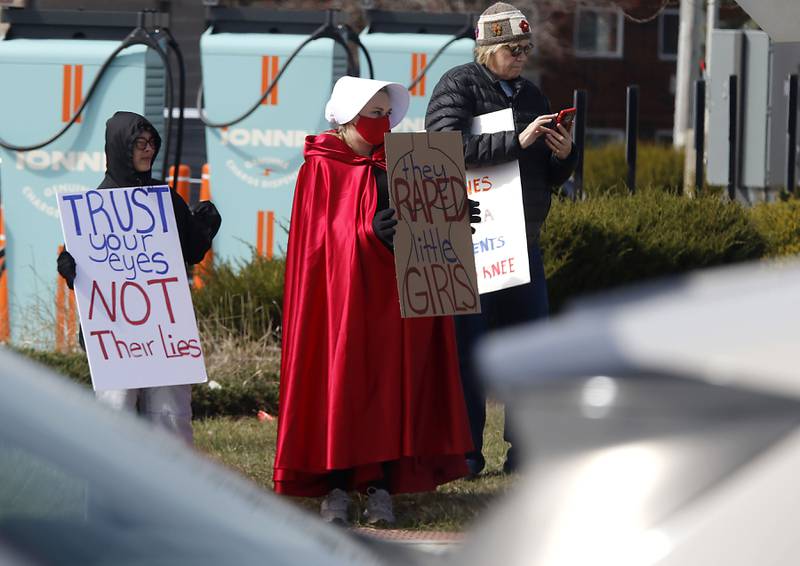 Protesters line State Route 31 near the intersection of McCullom Lake Road in McHenry to protest their discontent with President Donald Trump and his administration's policies on Saturday, March 28, 2026, during the McHenry County No Kings Protest. According to an organizer, over 4,000, people took part in the protest.