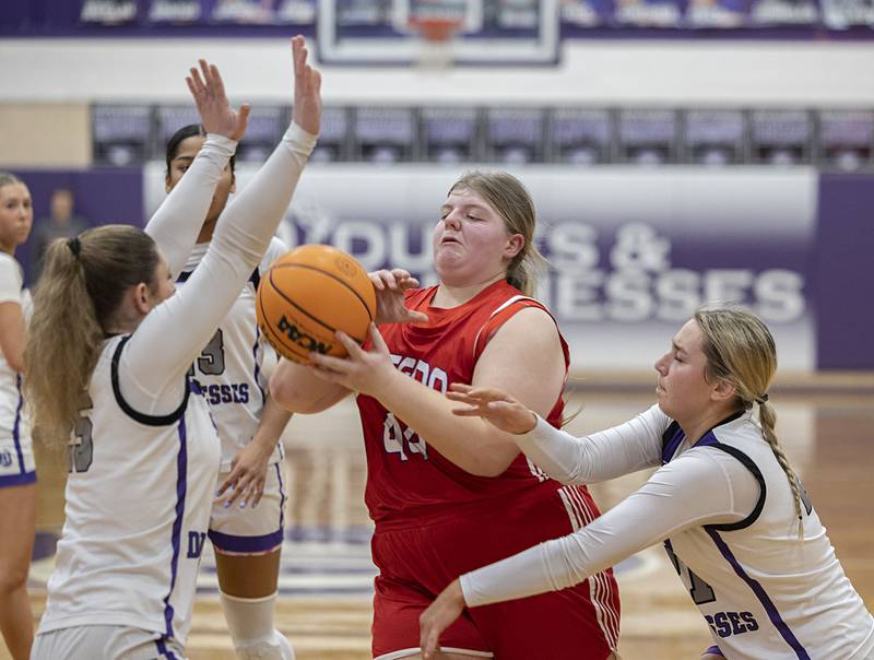 Oregon’s Noelle Girton works against Dixon Thursday, Jan. 15, 2026.