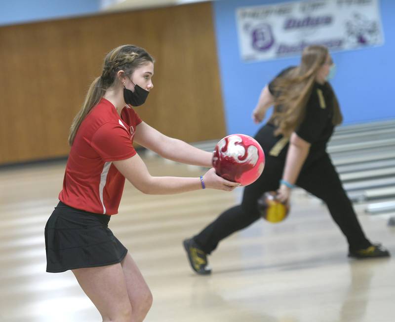 Oregon's Ava Wight eyes the pins as she competes at the Hawk Classic at Plum Hollow on Saturday.