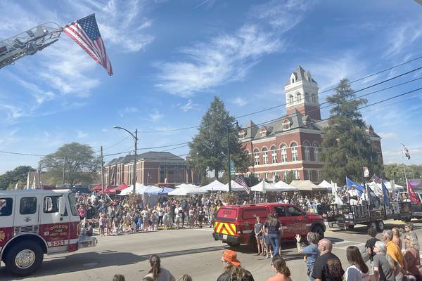 Summer temps and sunshine turn out thousands for Oregon’s Autumn on Parade