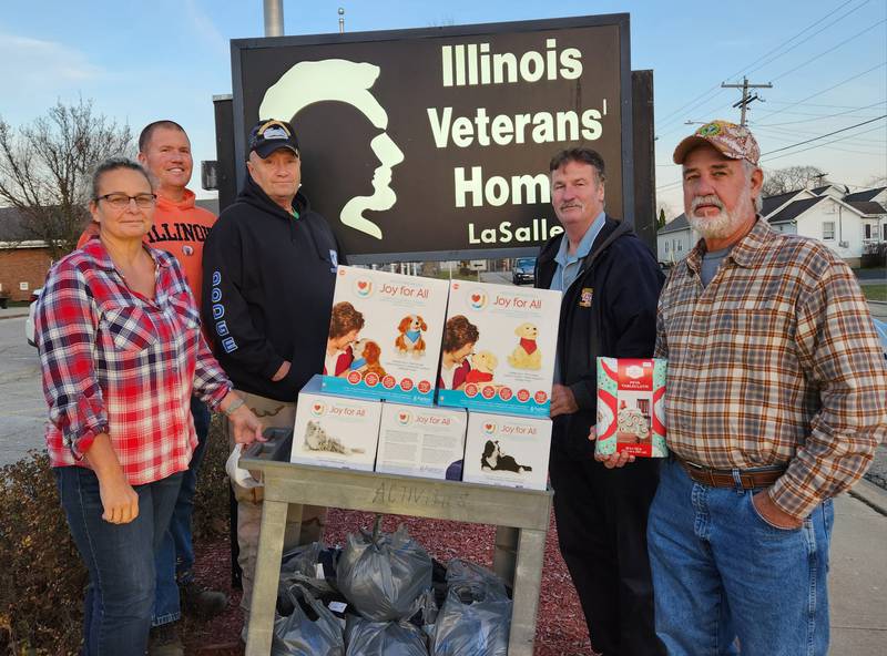 Wenona American Legion donate therapy pets to La Salle veterans home
