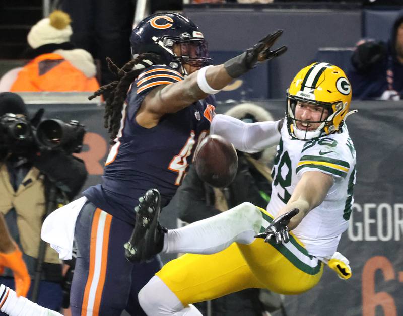 Chicago Bears linebacker Tremaine Edmunds breaks up a pass intended for Green Bay Packers tight end Luke Musgrave during their NFL Wild Card game Saturday, Jan. 10, 2026, at Soldier Field in Chicago.