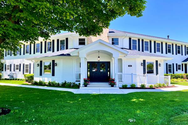 Lake Geneva-area boutique hotel offers fine dining, live music & private luxury for adults