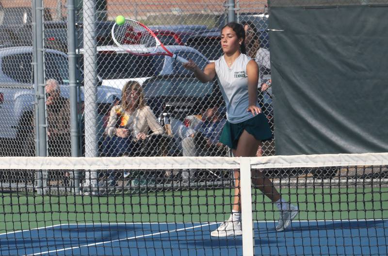 St. Bede's Emerald De La Torre returns a serve during the Class 1A girls tennis sectionals on Thursday, Oct. 16, 2025 at Ottawa High School.